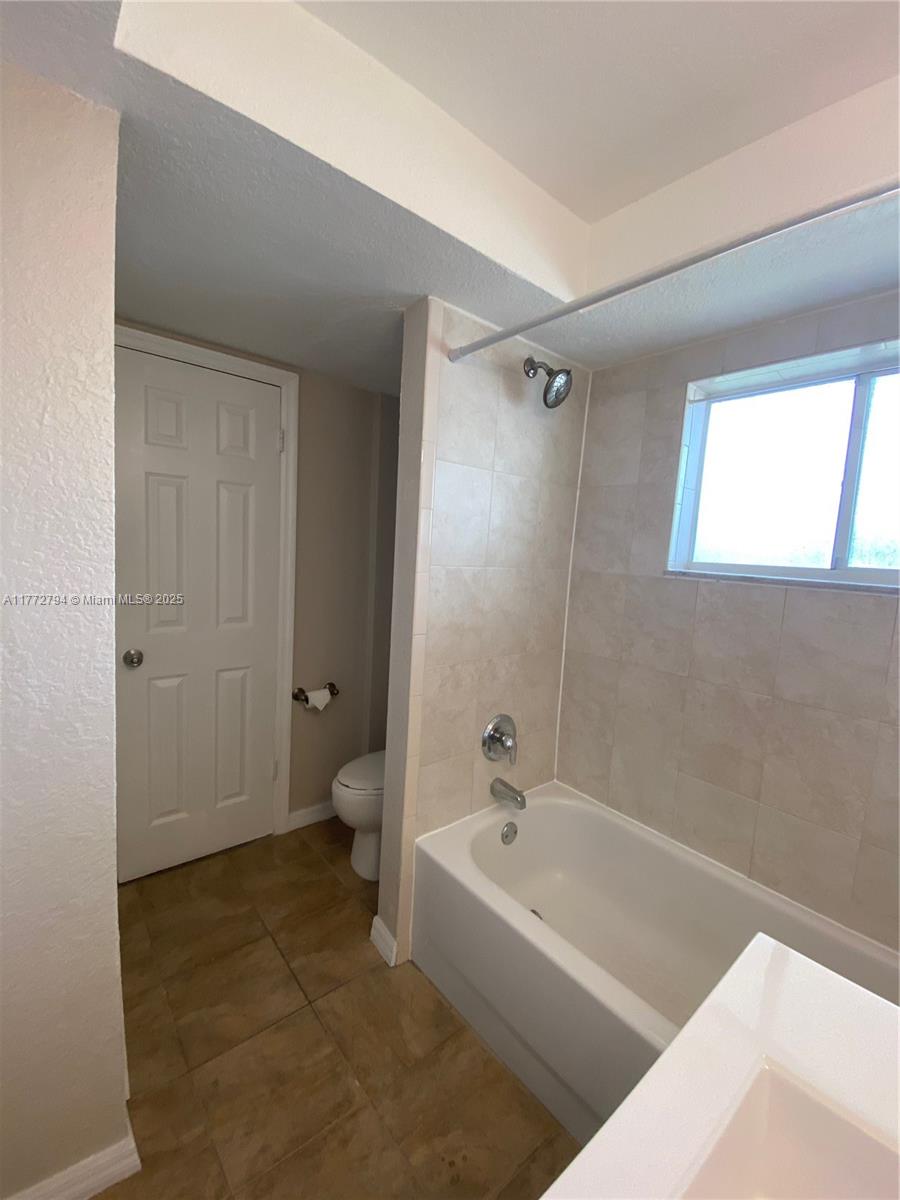 PARADISE AT DADELAND COND - Residential