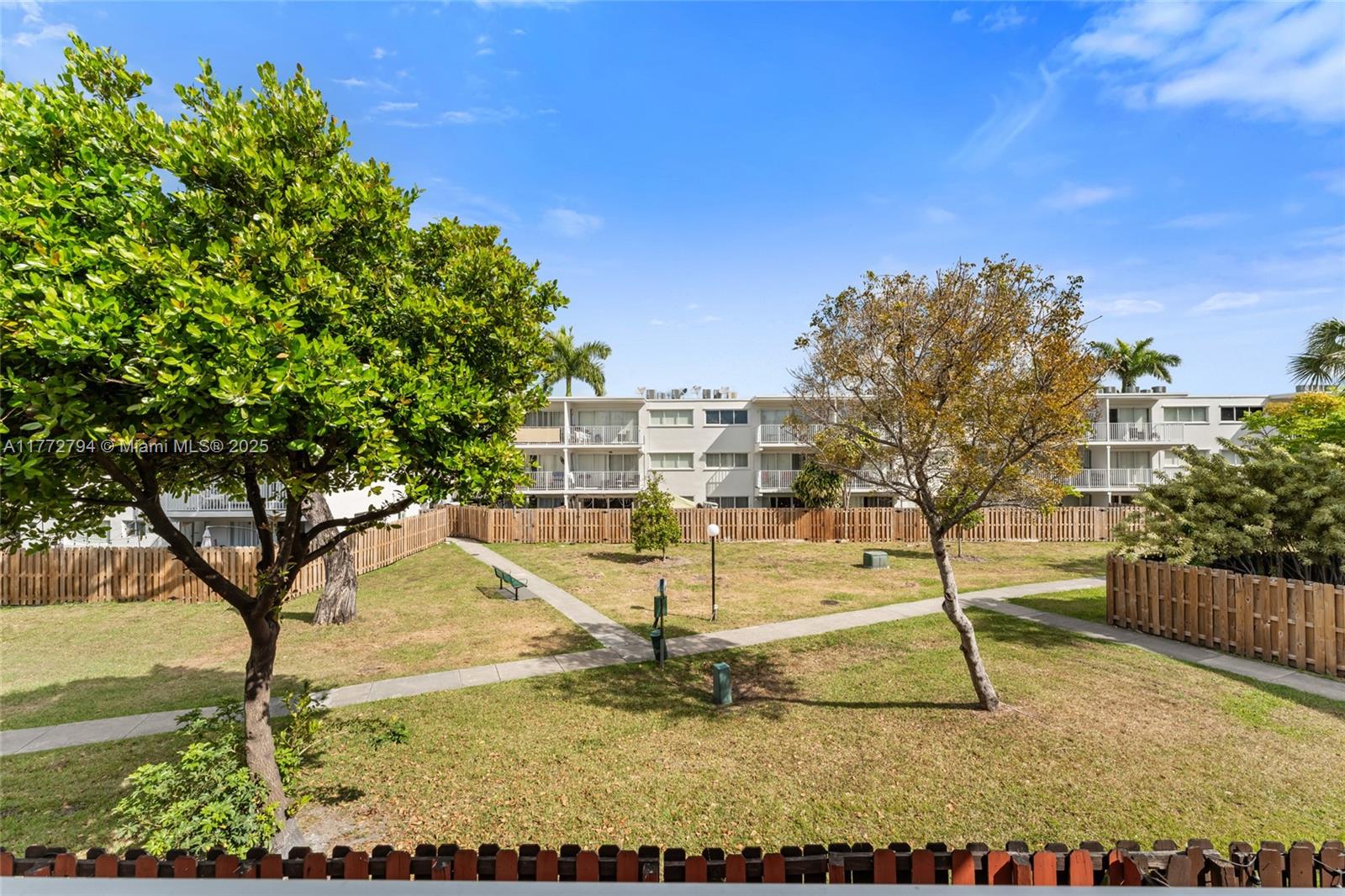 PARADISE AT DADELAND COND - Residential