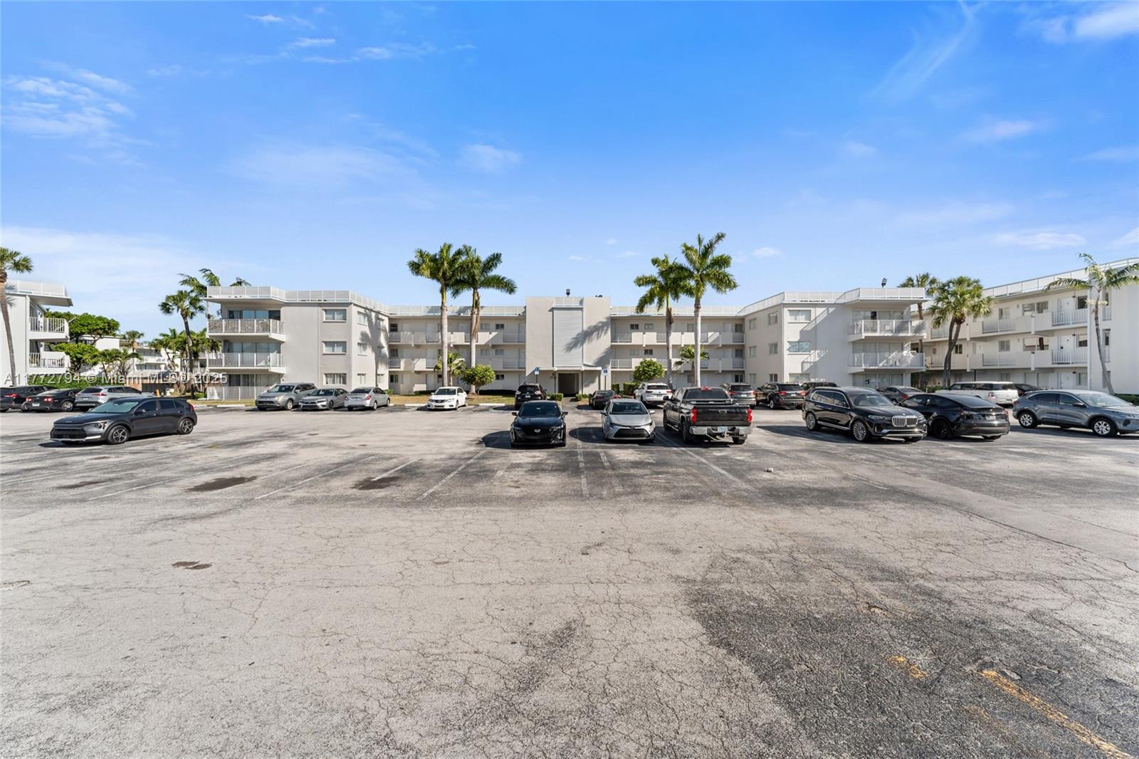 PARADISE AT DADELAND COND - Residential