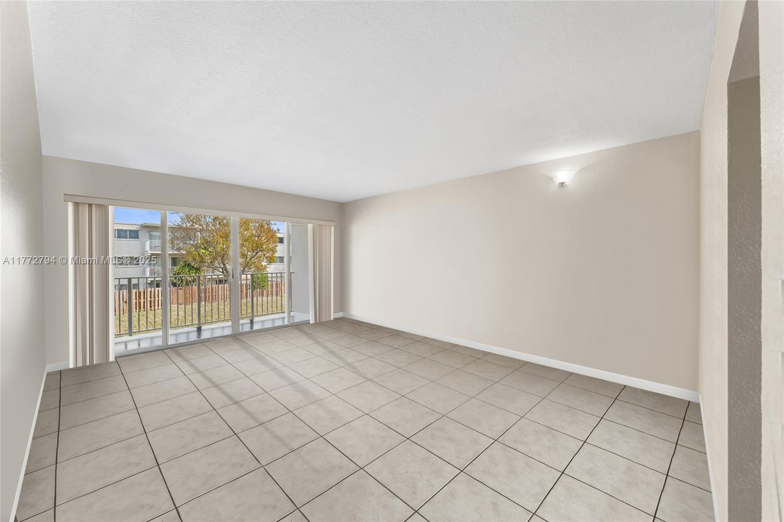 PARADISE AT DADELAND COND - Residential