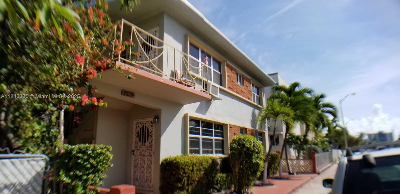 For Rent STUDIO condo in the heart of Miami Beach. 2 blocks from the beach. REQUIREMENTS: Screening for all adults with credit 600+ and a verifiable income of at least $4000. MOVE IN: first month rent, one month security deposit & application fees.