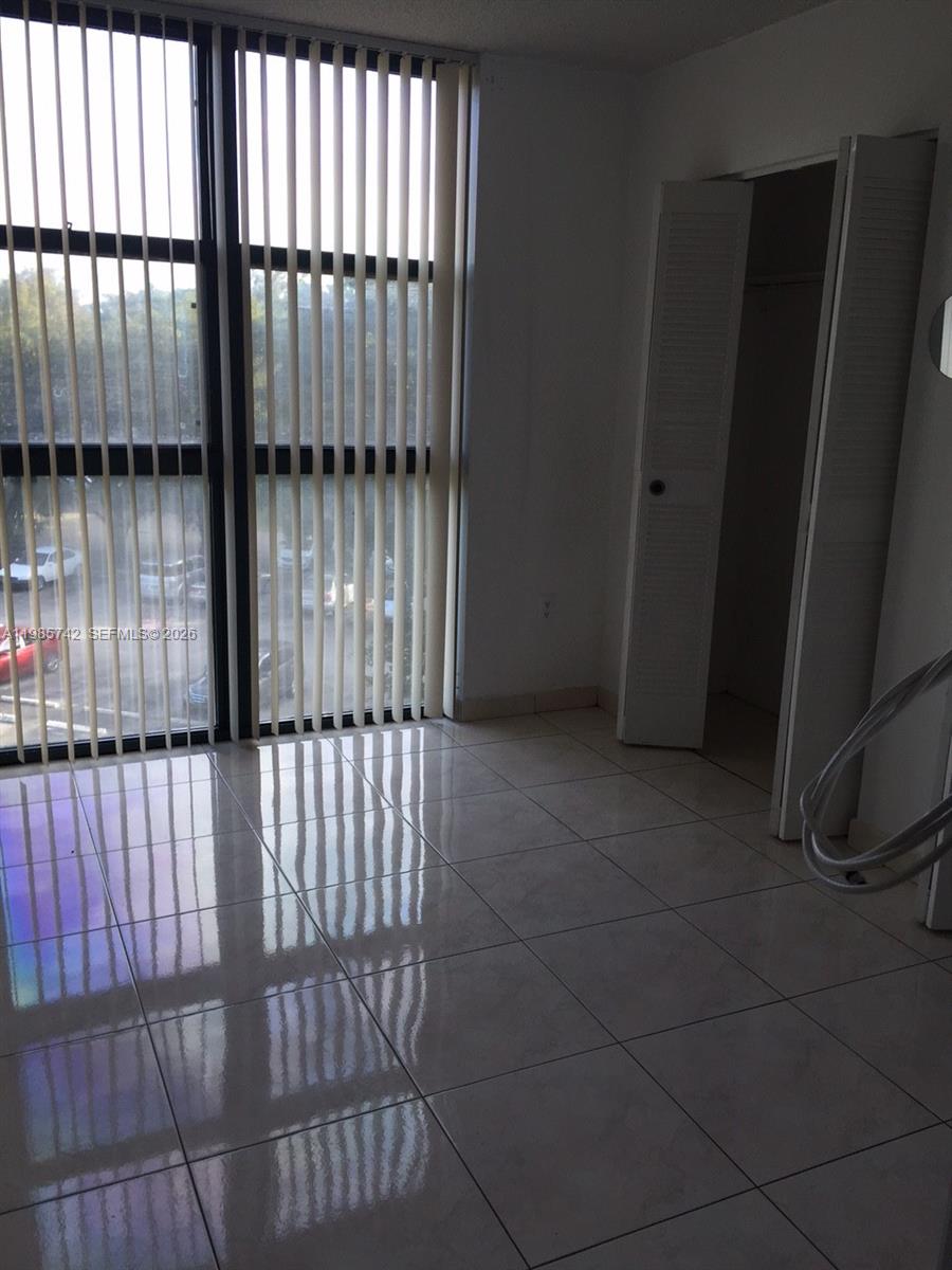 INTERNATIONAL PARK I COND - Residential