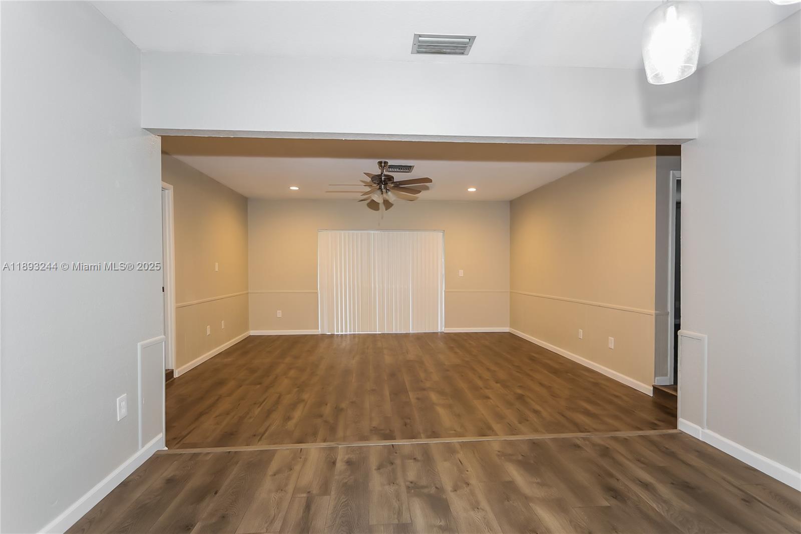 BROADVIEW COUNTRY CLUB - Residential Lease