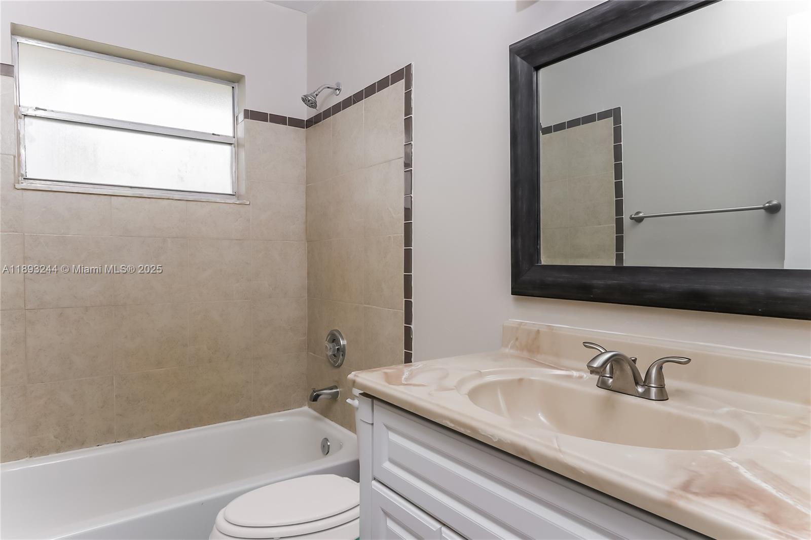 BROADVIEW COUNTRY CLUB - Residential Lease