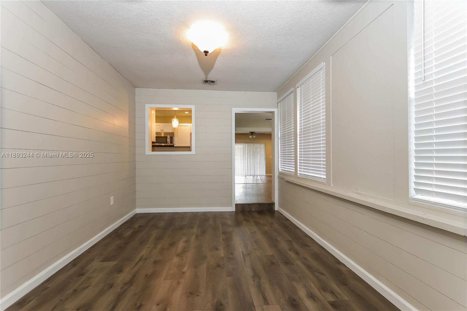 BROADVIEW COUNTRY CLUB - Residential Lease