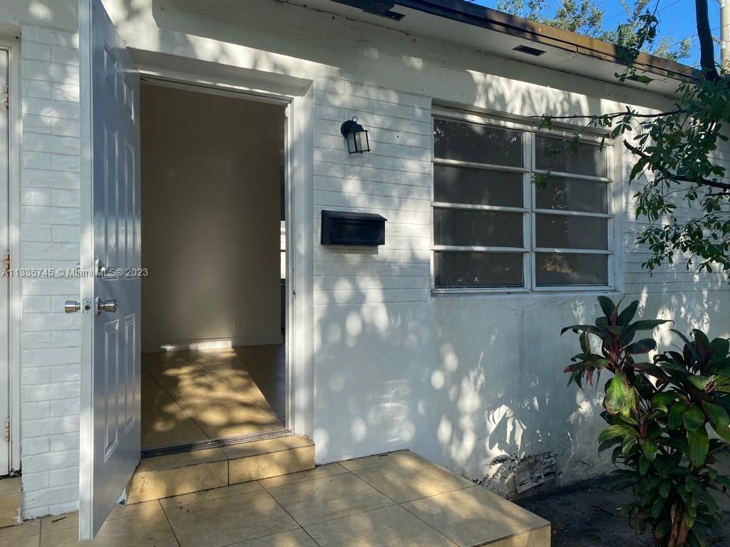 Great 2 bedrooms in a beautiful Duplex, 1 bath unit, with very spacious living room, large kitchen. Perfect conditions and freshly painted inside and out. central A/C and washer and dryer inside the unit. 2 parking spaces inside fenced driveway. Centrally located just off near i95, minutes from Beaches and lots of nightlife.