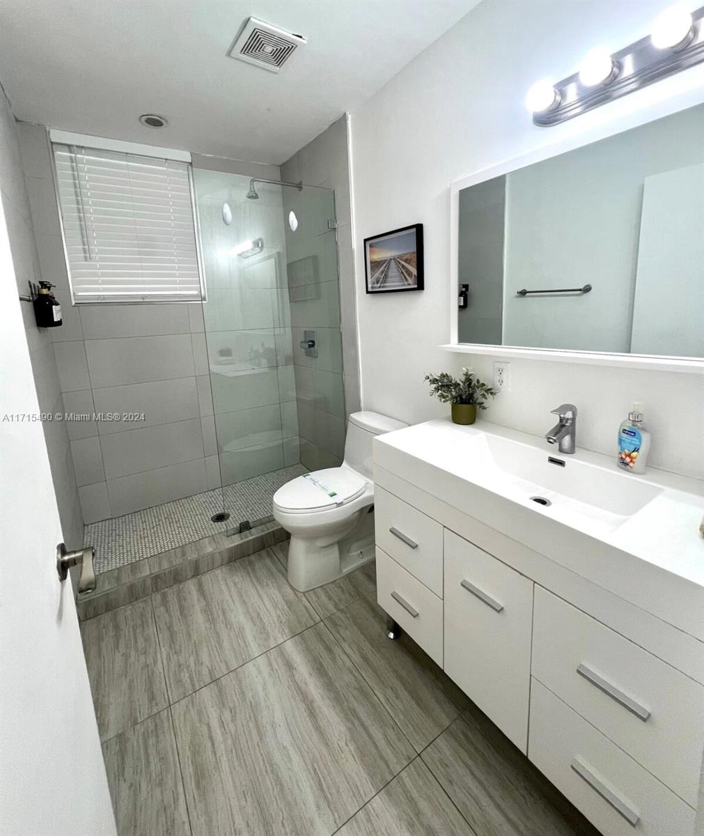 EMILY CONDO - Residential