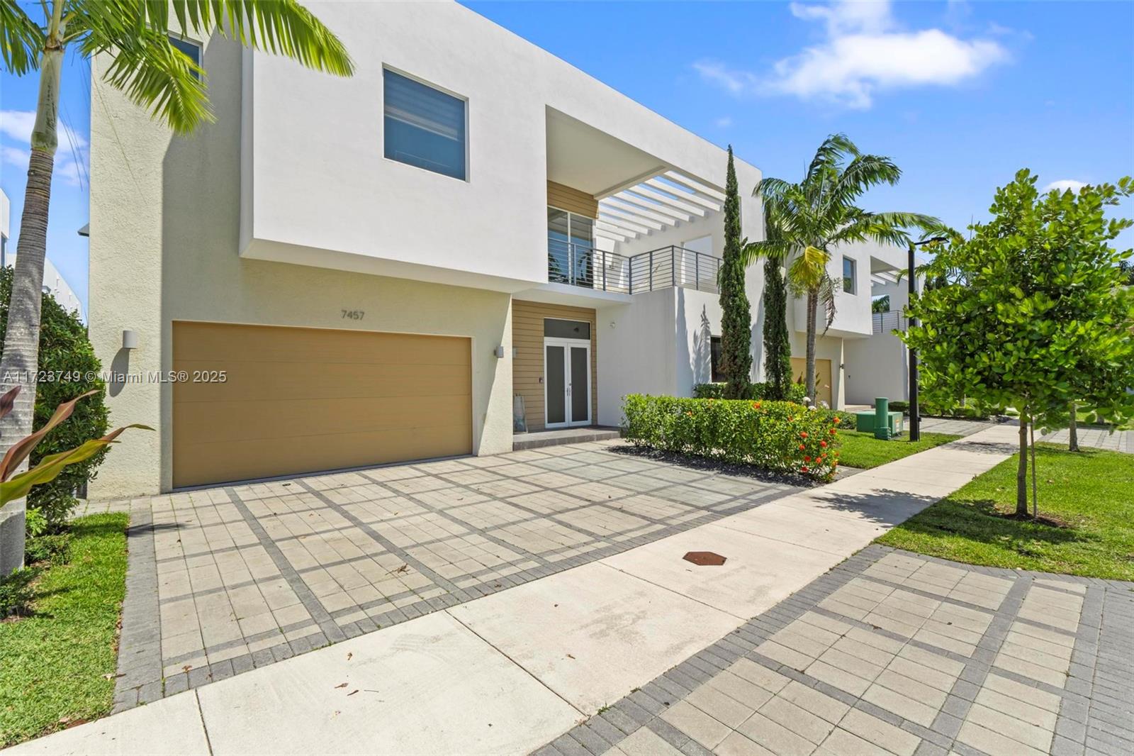 7457 NW 101st Ave