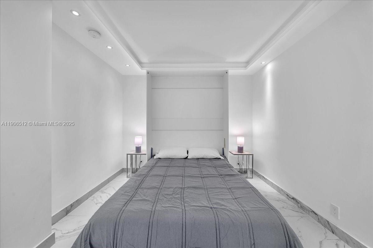 SOUTH POINTE TOWERS CONDO - Residential