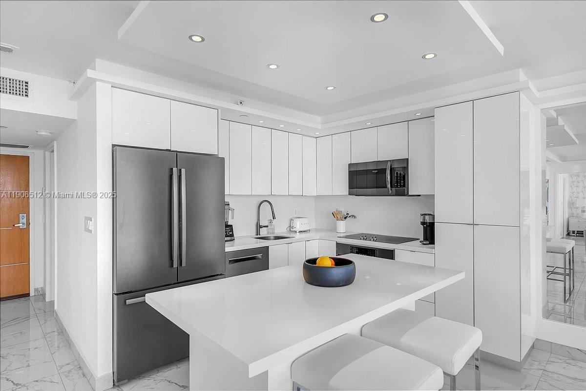 SOUTH POINTE TOWERS CONDO - Residential