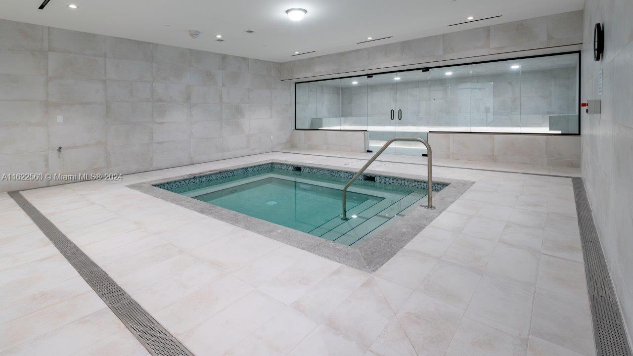MIAMI WORLDCENTER - Residential Lease