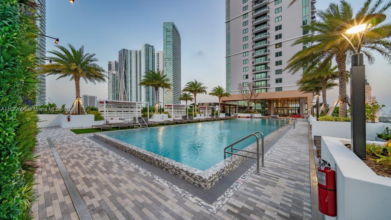 MIAMI WORLDCENTER - Residential Lease