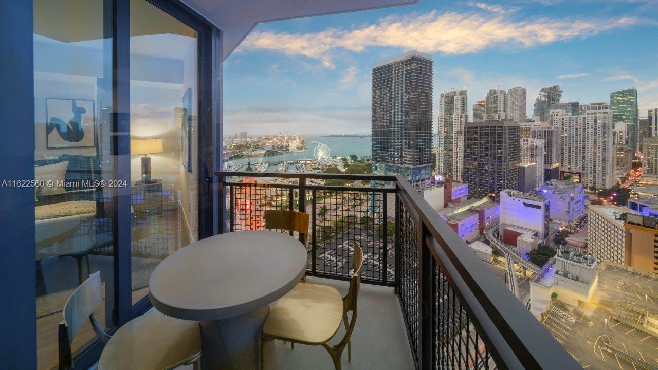 MIAMI WORLDCENTER - Residential Lease