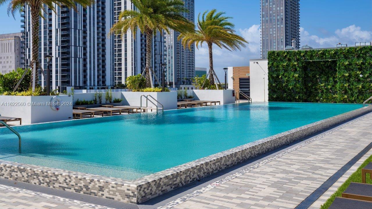 MIAMI WORLDCENTER - Residential Lease