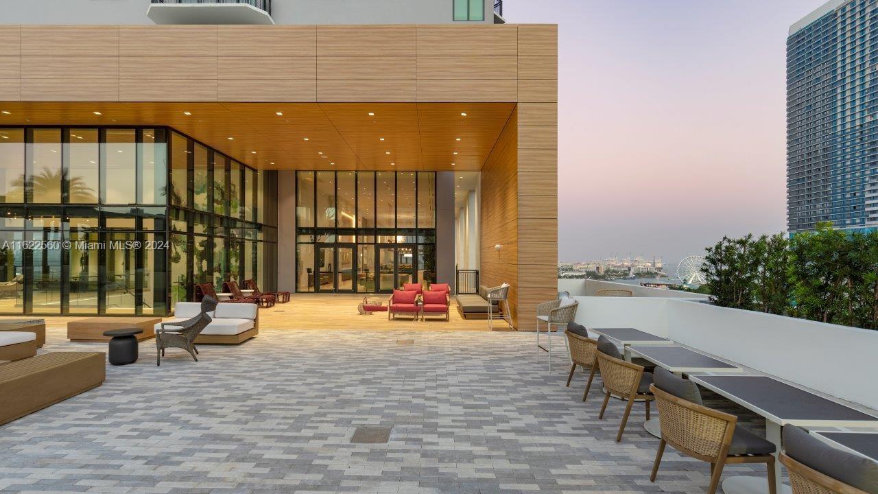 MIAMI WORLDCENTER - Residential Lease