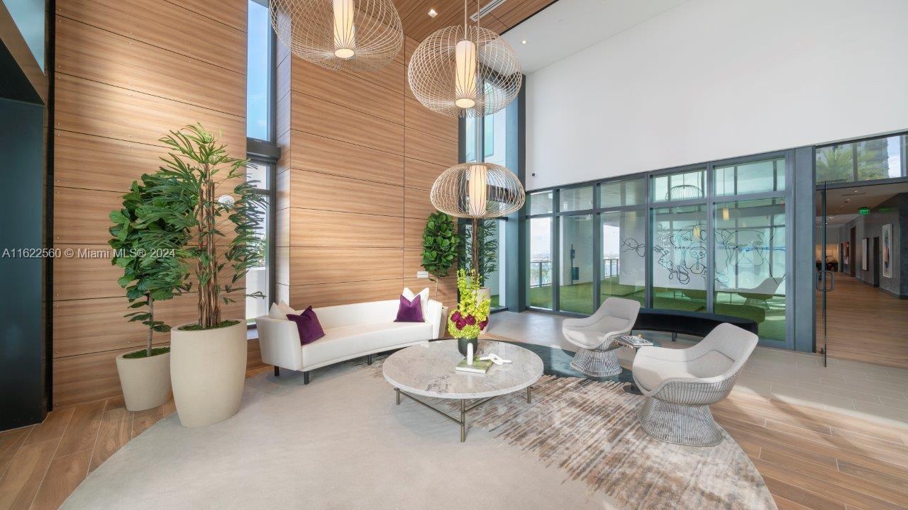 MIAMI WORLDCENTER - Residential Lease