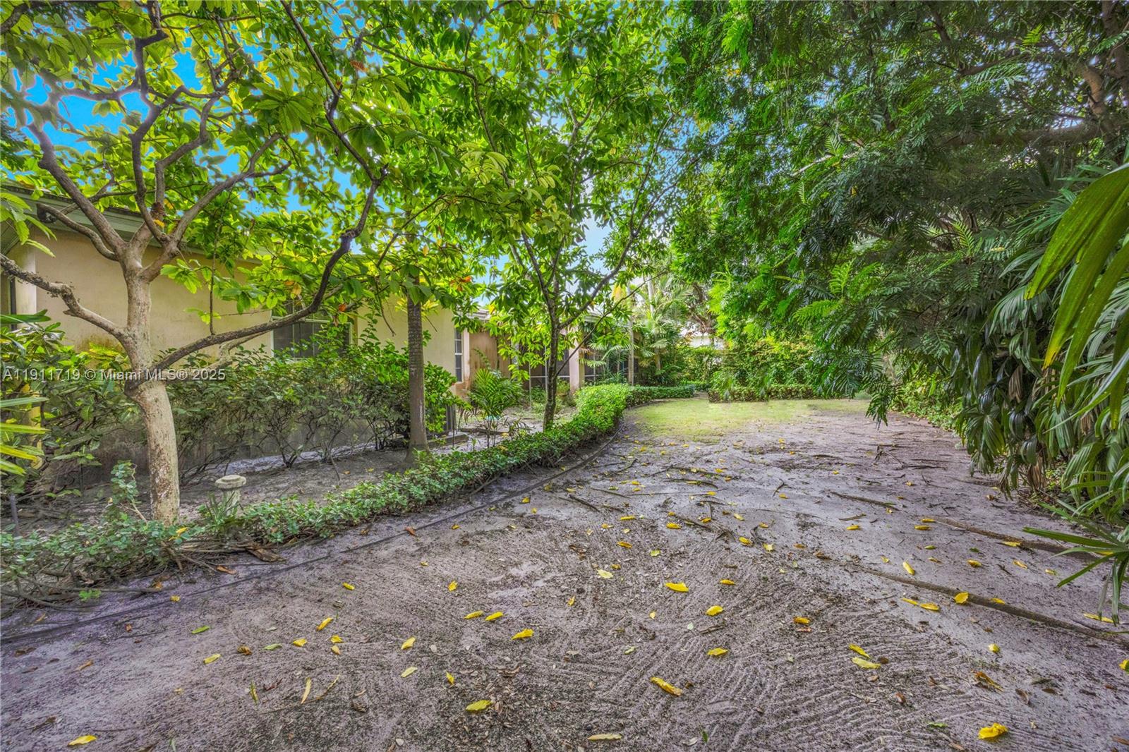 CORAL GABLES COUNTRY CLUB - Land