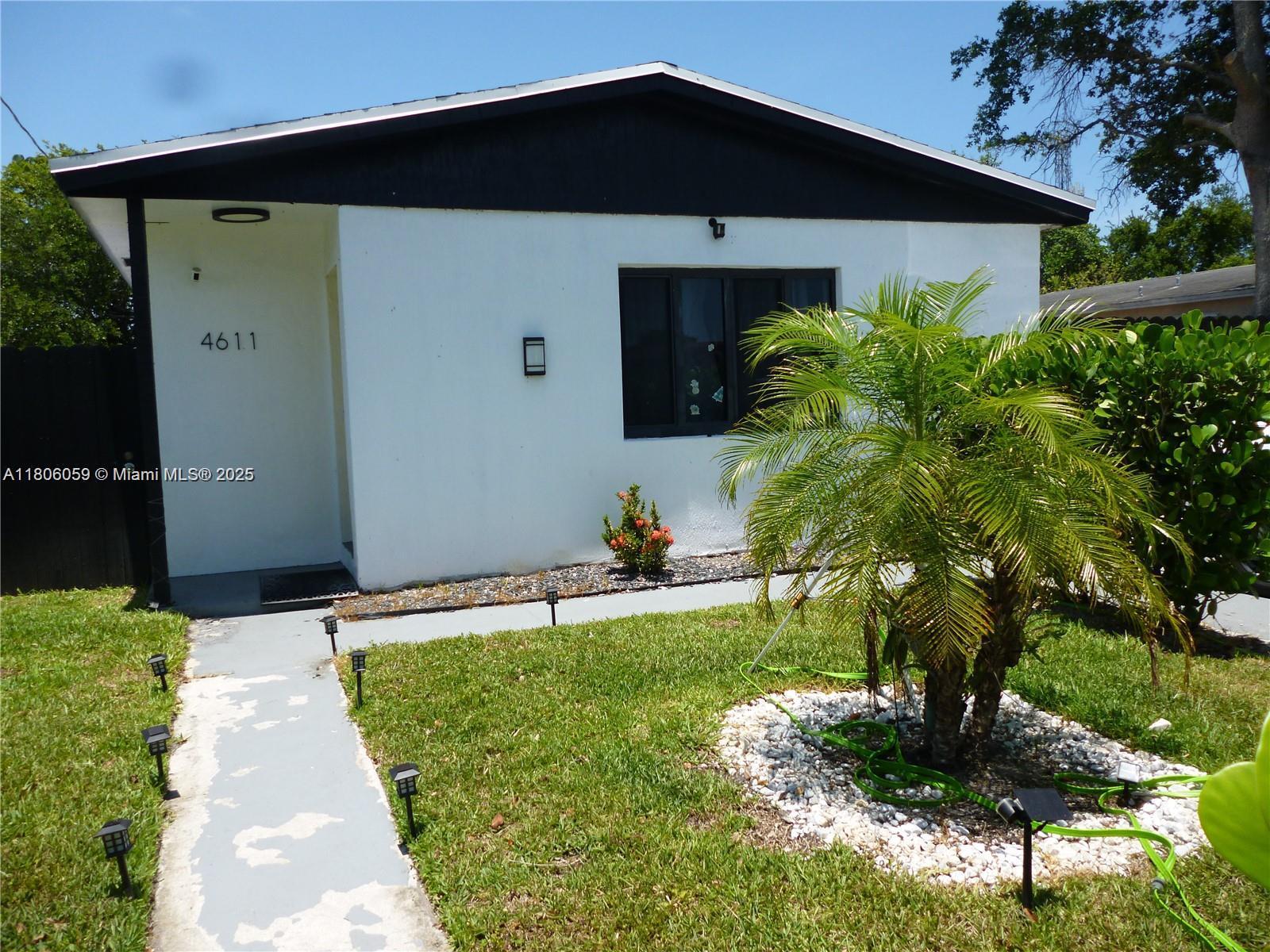 Rental Property at 4611 Sw 19th St 1, West Park, Broward County, Florida - Bedrooms: 1 
Bathrooms: 1  - $1,600 MO.