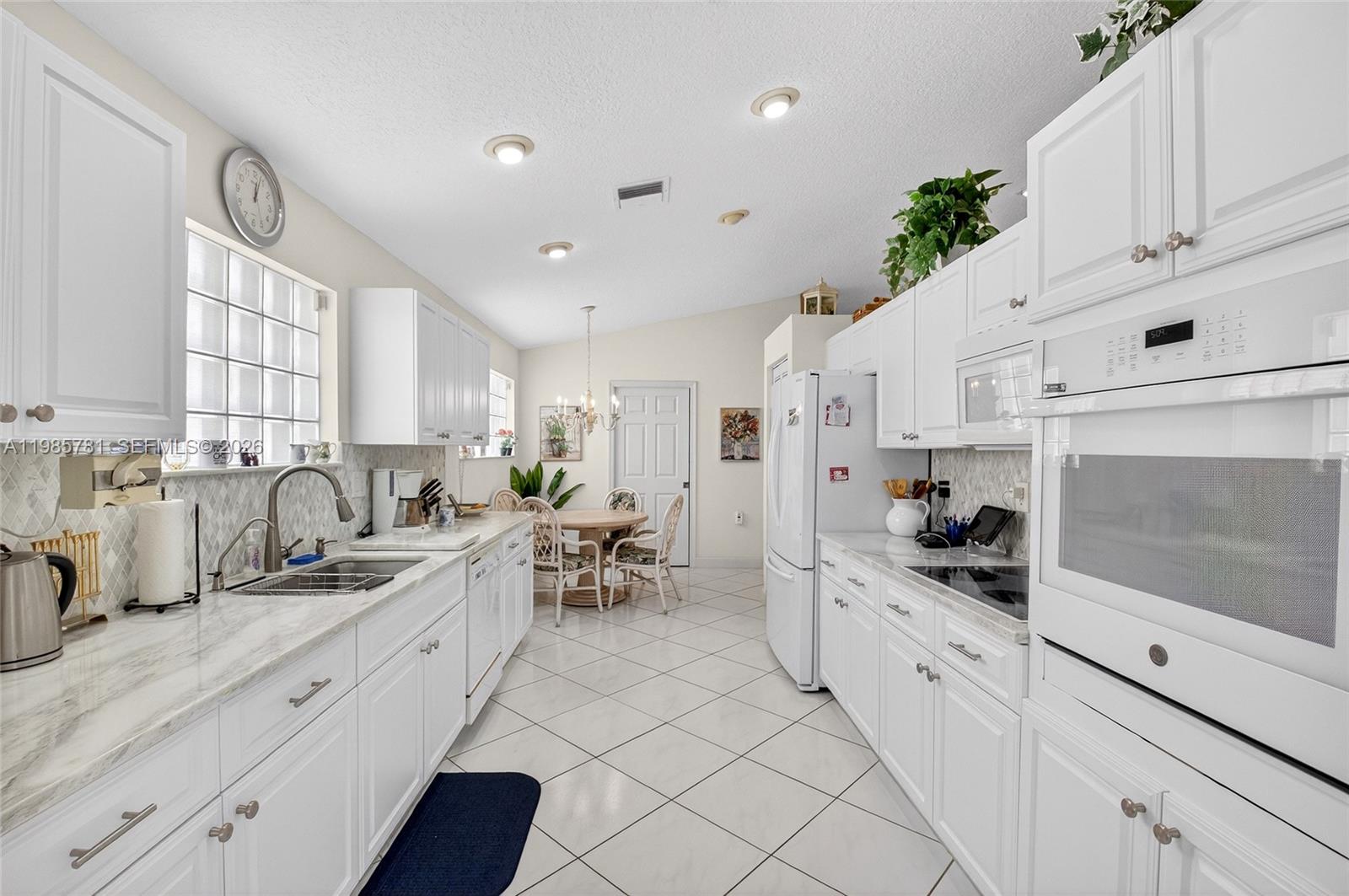 CORAL LAKES IV - Residential