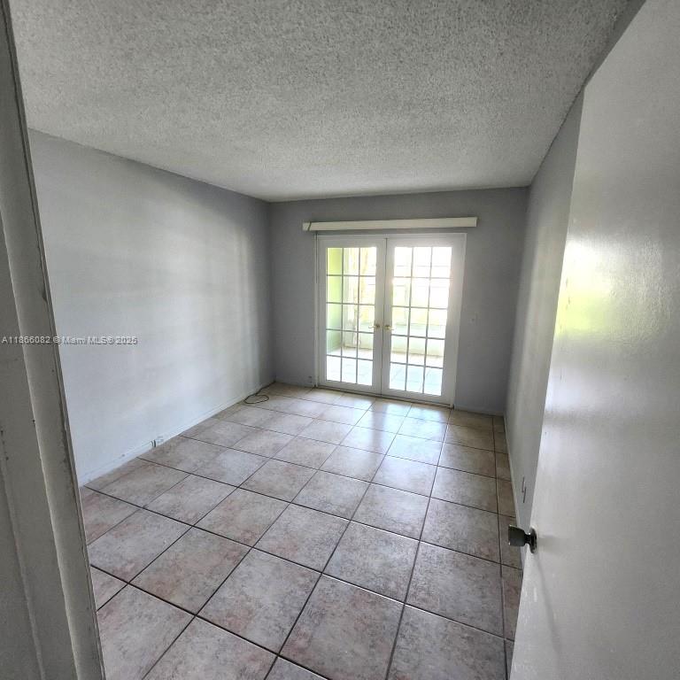 SOUTHAMPTON CONDO - Residential