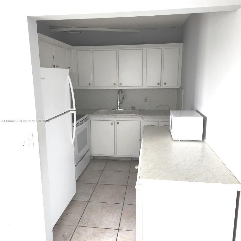 SOUTHAMPTON CONDO - Residential