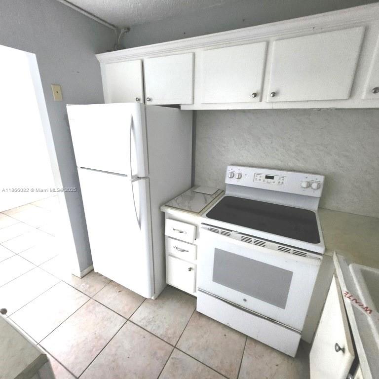 SOUTHAMPTON CONDO - Residential