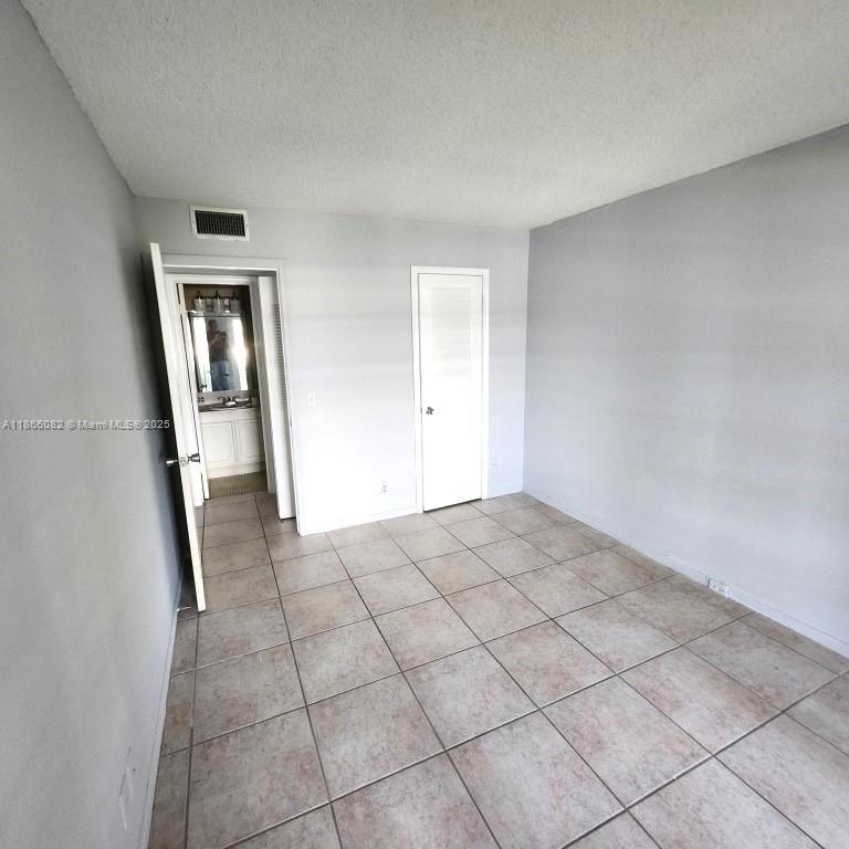 SOUTHAMPTON CONDO - Residential