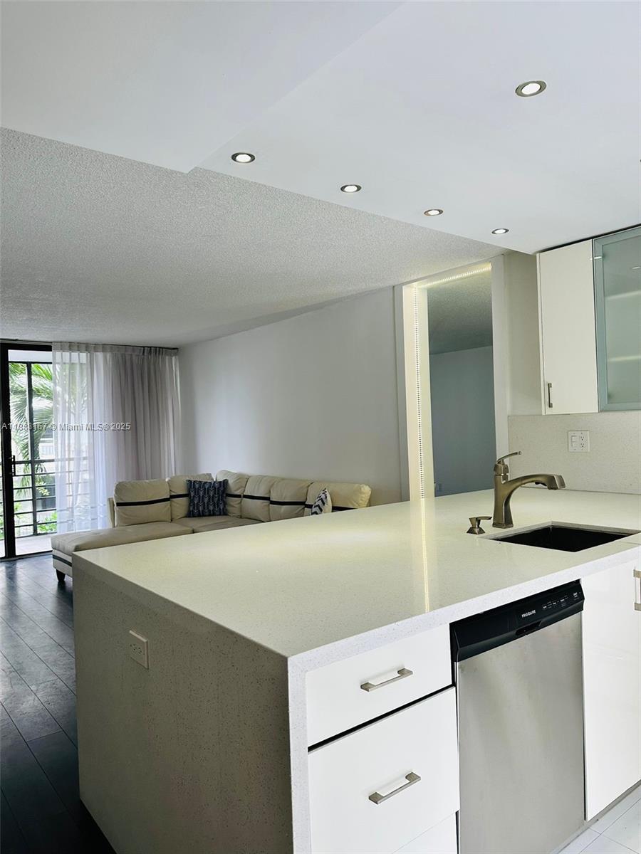 BISCAYA IV CONDO - Residential Lease