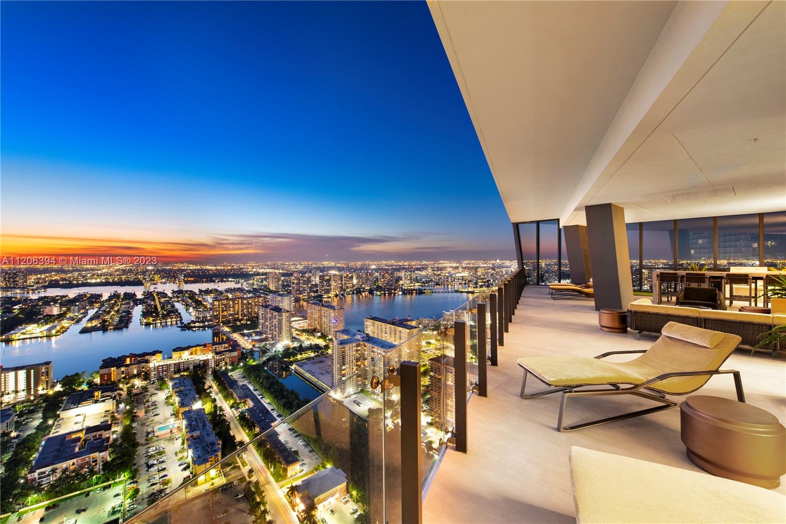 MUSE CONDO - Residential