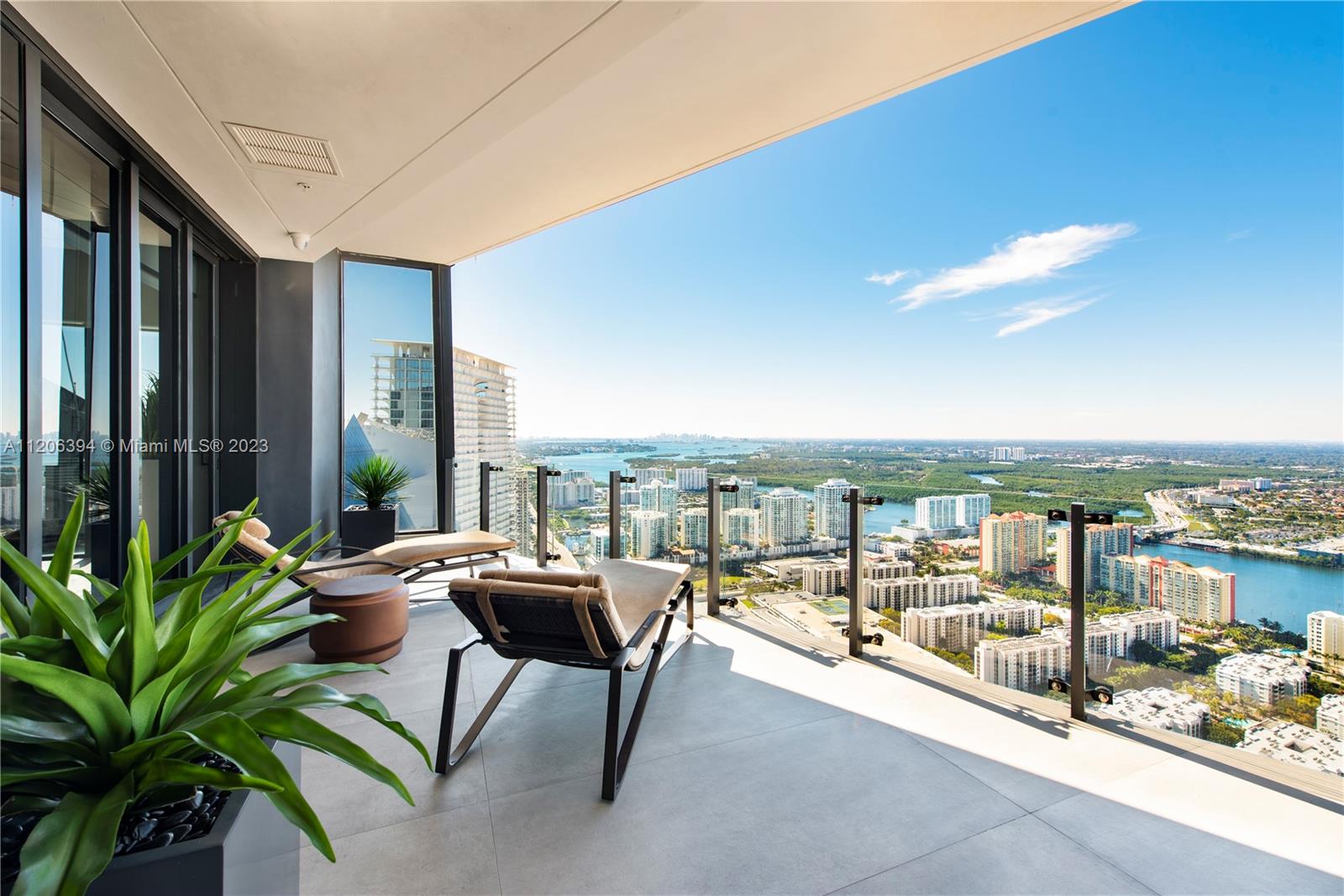 MUSE CONDO - Residential