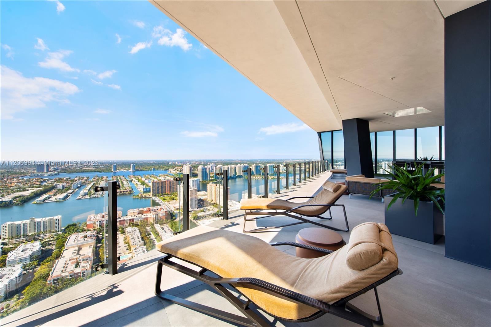 MUSE CONDO - Residential