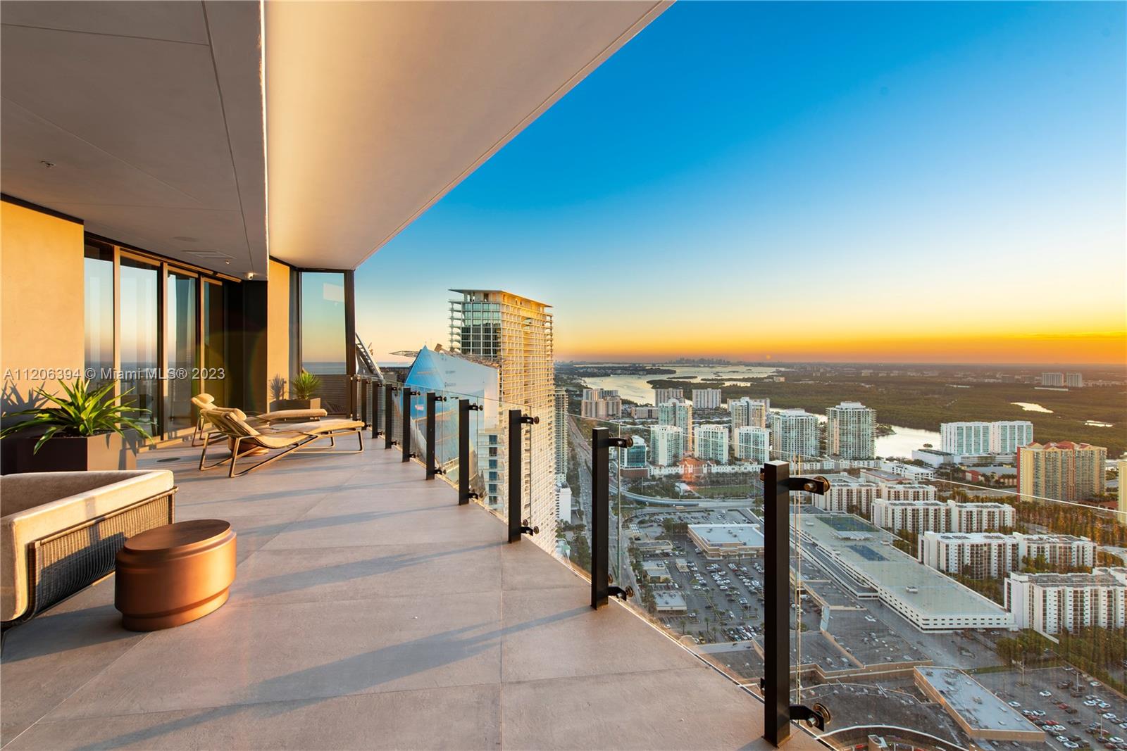 MUSE CONDO - Residential