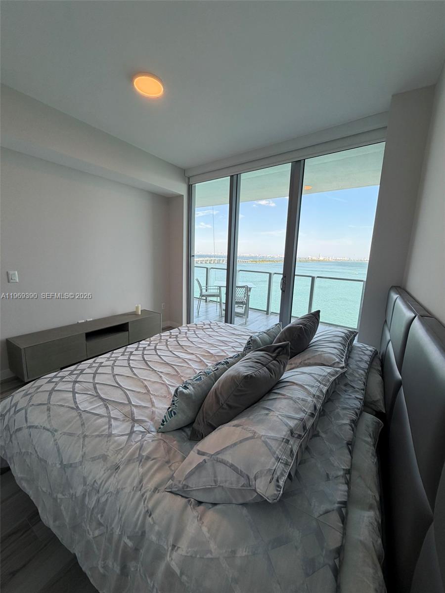 BISCAYNE BEACH CONDO - Residential