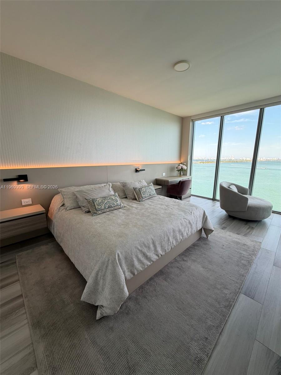 BISCAYNE BEACH CONDO - Residential