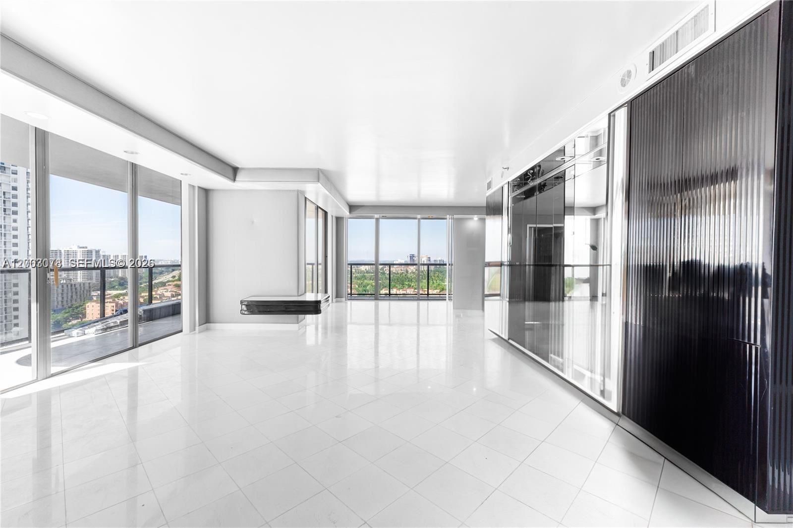 TURNBERRY ISLE SOUTH COND - Residential