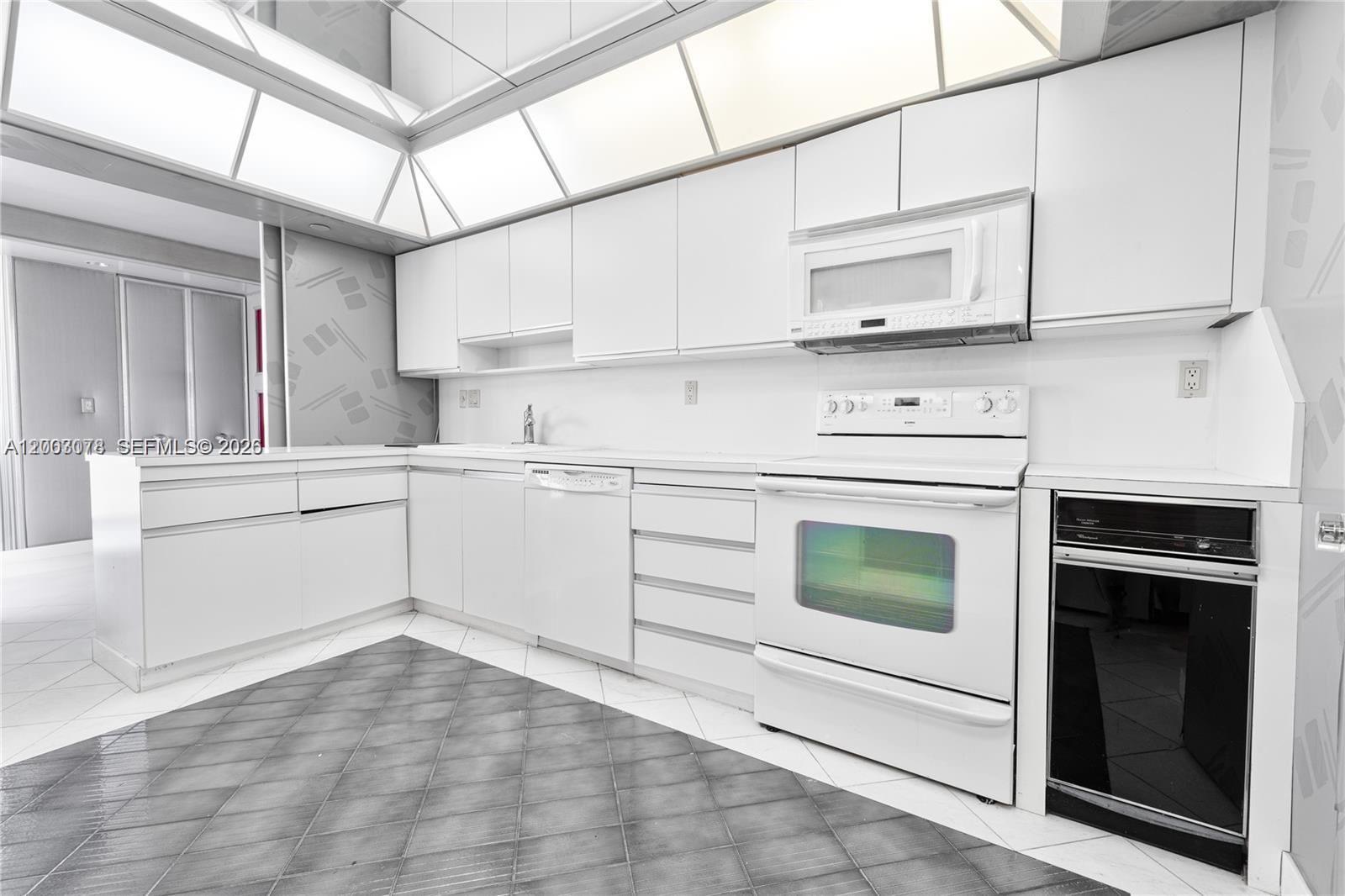 TURNBERRY ISLE SOUTH COND - Residential