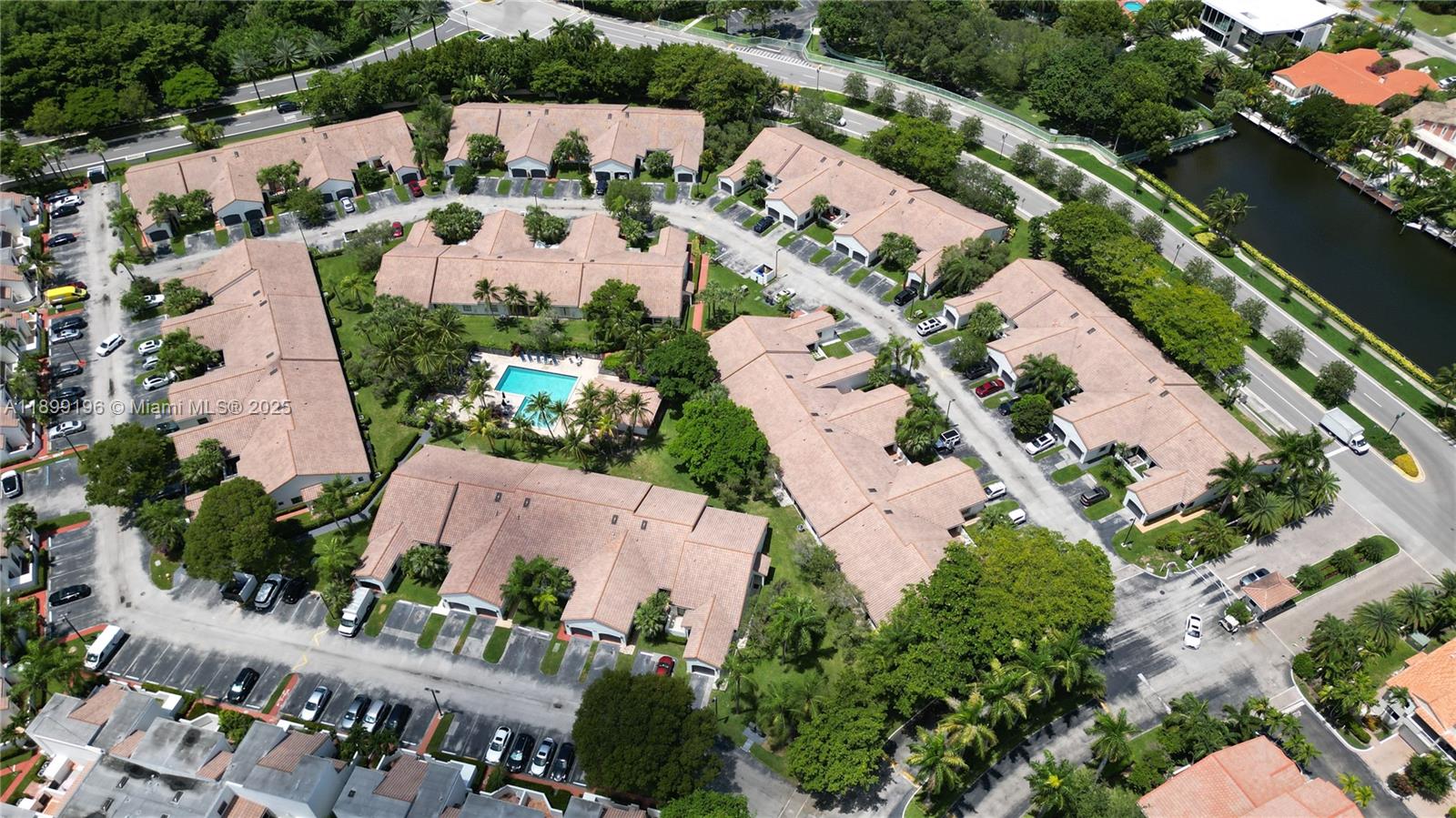COSTAIN VILLAS HARBOR VIL - Residential