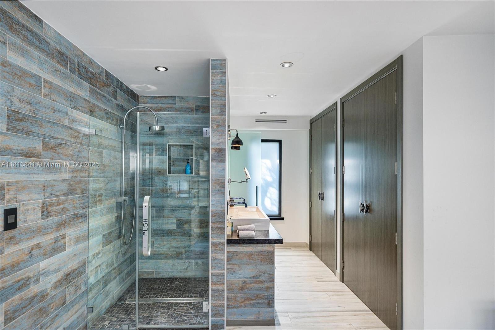 BISCAYNE BEACH-2ND ADDN - Residential