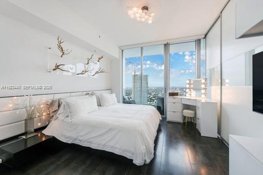 MINT CONDO - Residential