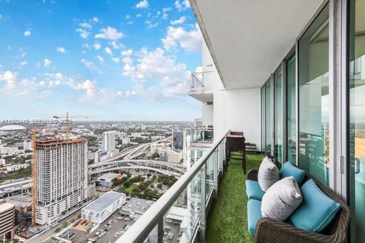 MINT CONDO - Residential