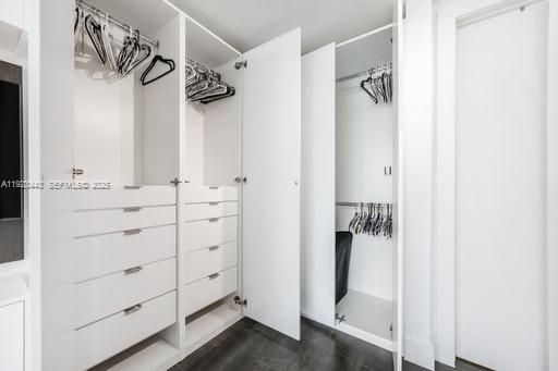 MINT CONDO - Residential