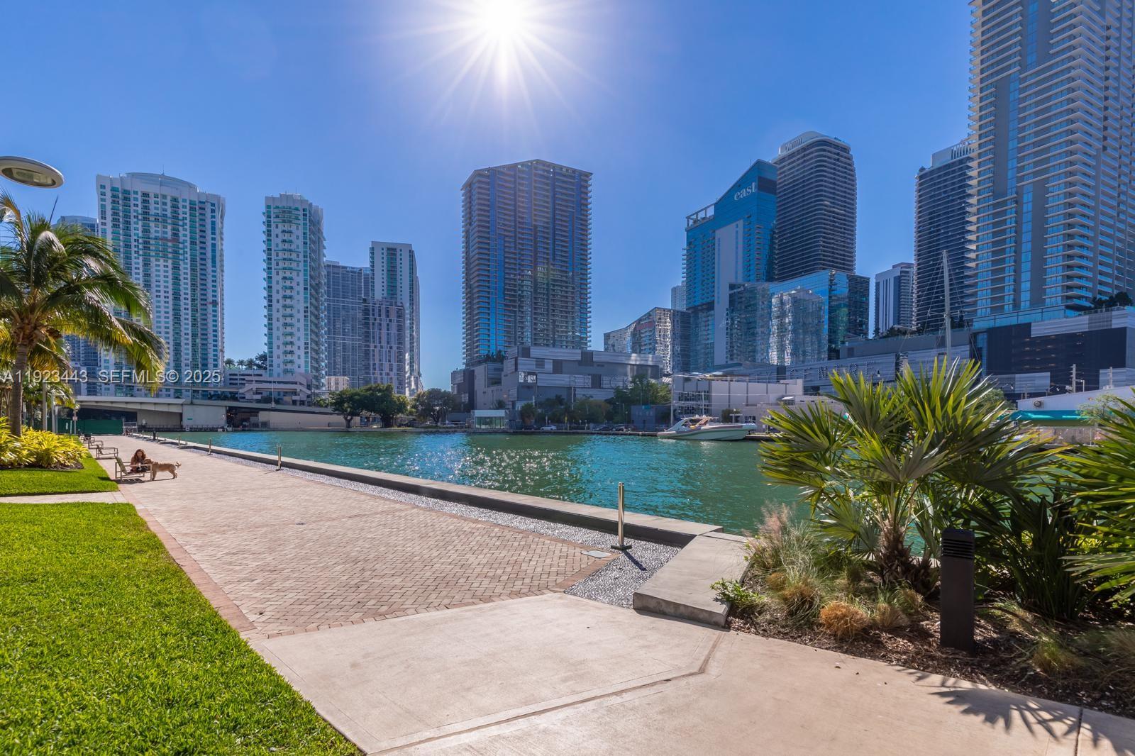 MINT CONDO - Residential