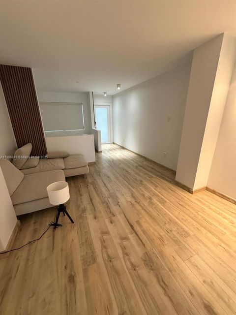 1334 Euclid Ave 4 Miami Beach FL 33139