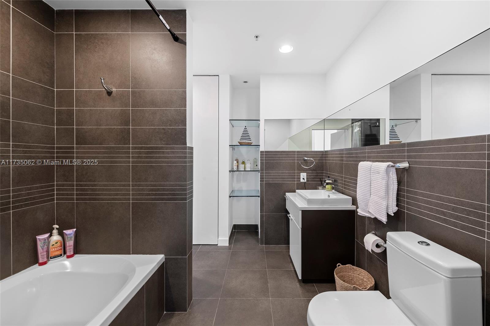 ARTEPARK SOUTH CONDO - Residential