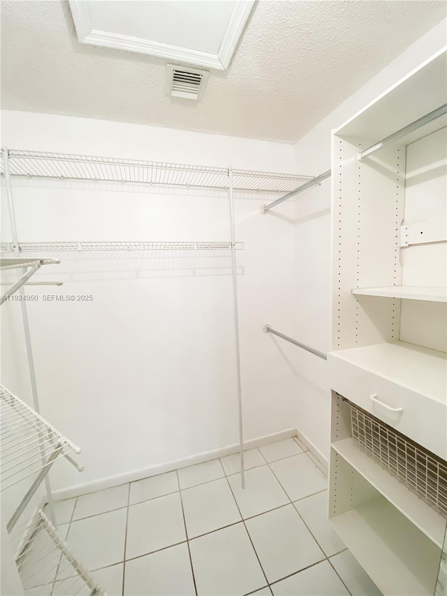 VILLAS OF BIRD GARDENS CO - Residential Lease