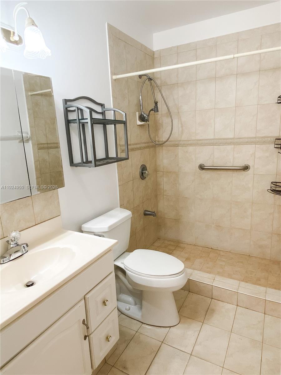 VILLAS OF BIRD GARDENS CO - Residential Lease