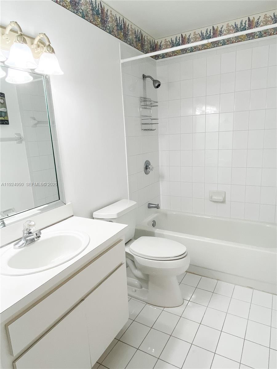 VILLAS OF BIRD GARDENS CO - Residential Lease