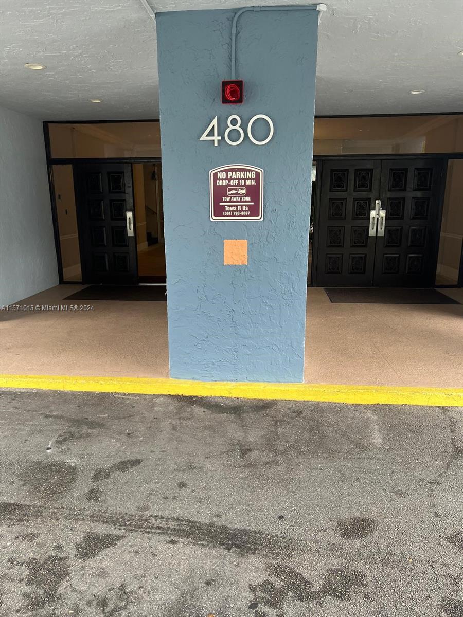 Rental Property at 480 Executive Center Dr 1J, West Palm Beach, Palm Beach County, Florida - Bedrooms: 2 
Bathrooms: 2  - $1,900 MO.