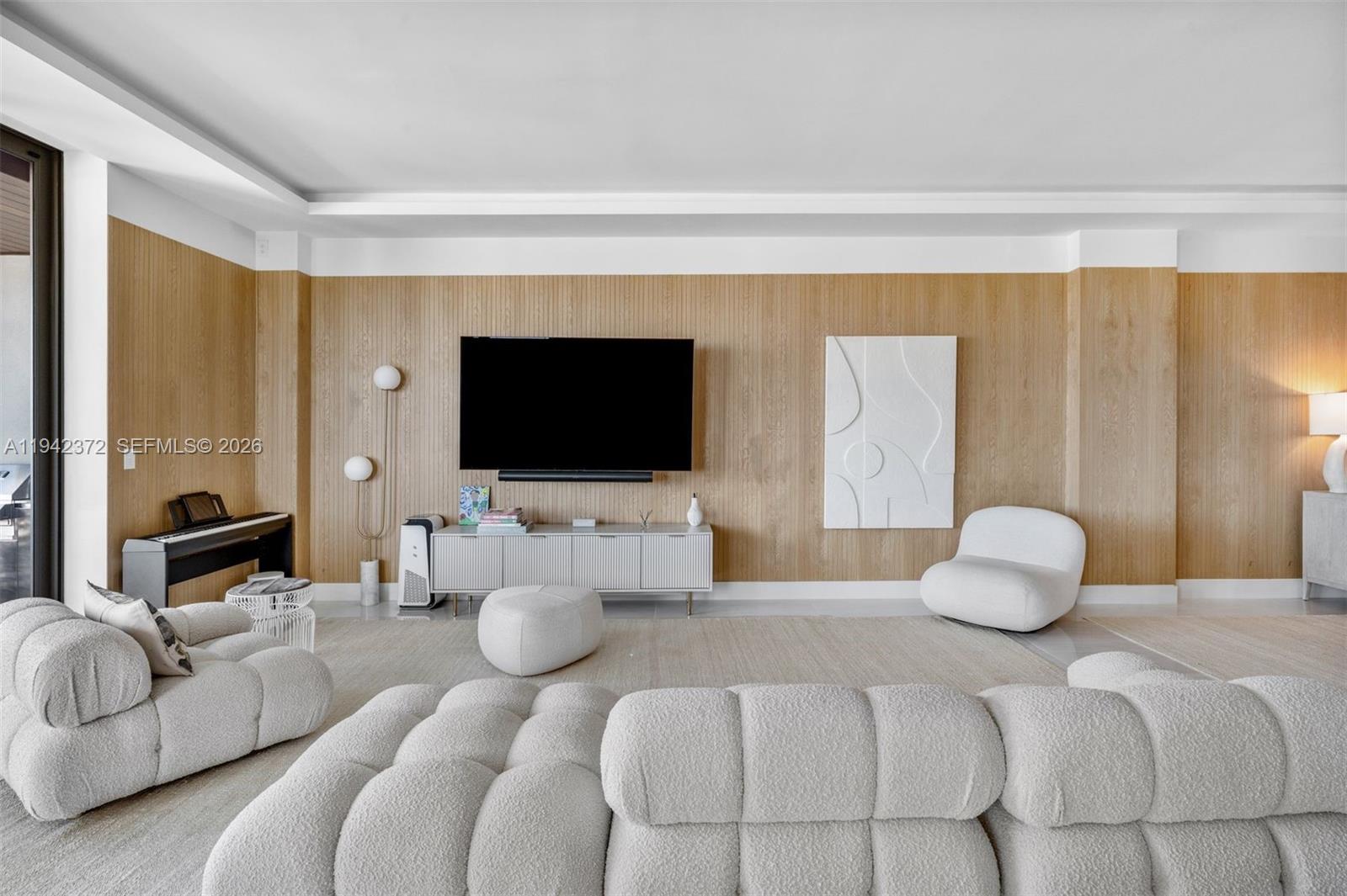 515 Valencia Ave 1103