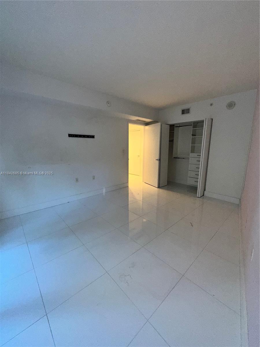 ST TROPEZ ON THE BAY II C - Residential